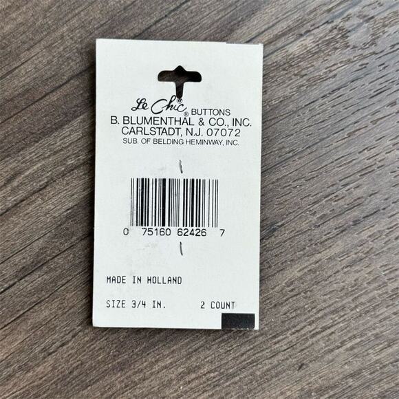 NEW Vintage 1950's Le Chic Navy Blue 2-Hole Round Flat Buttons On Card 3/4" - Picture 4 of 4